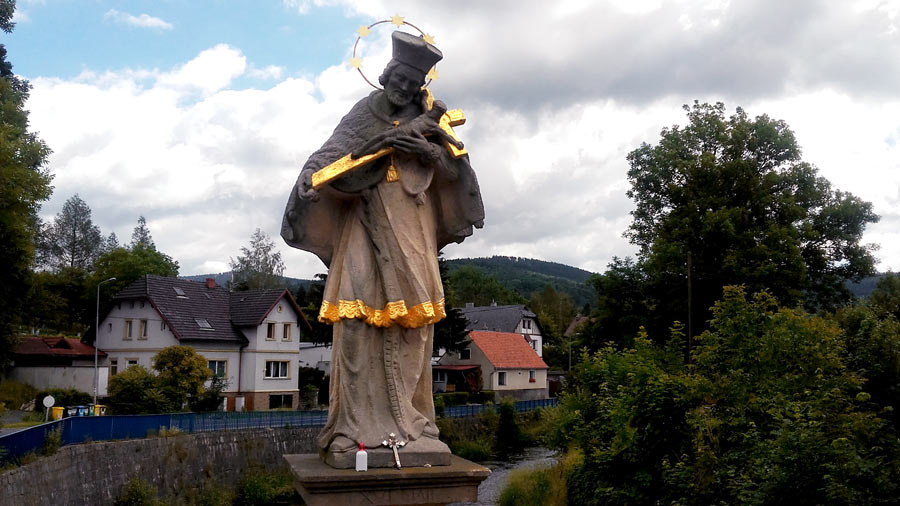 figura św Niepomucena z mostu w Lądku-Zdroju