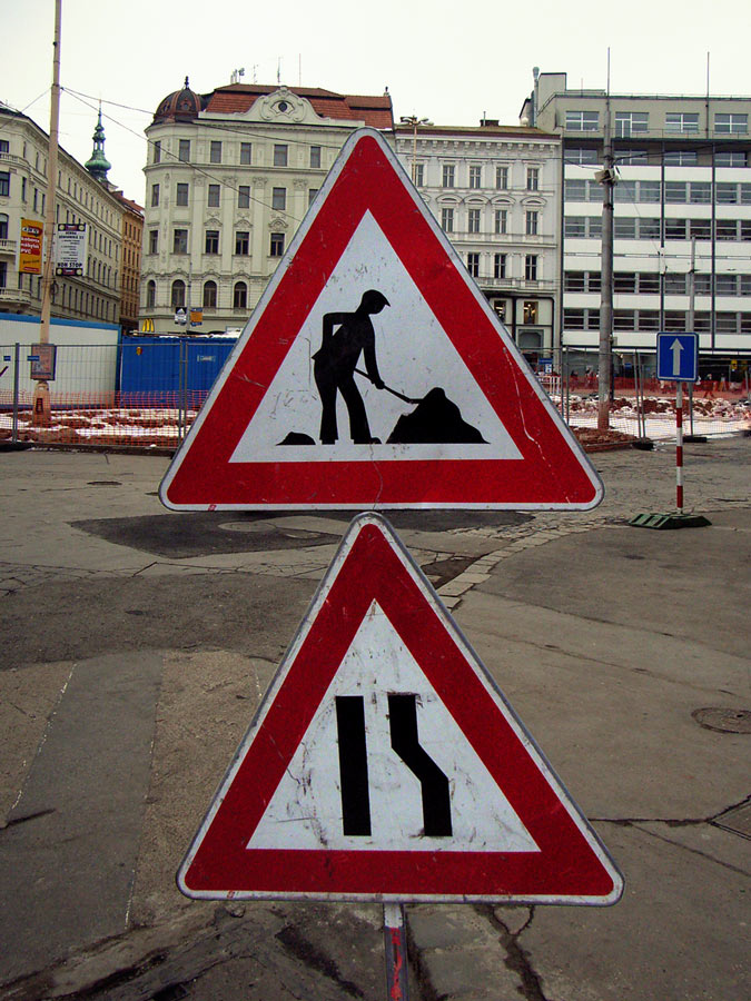 Czeski znak drogowy roboty drogowe